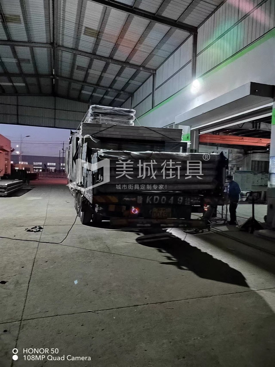 2022.10.18美城街具供應(yīng)臺(tái)州第三、四車候車亭發(fā)貨記錄